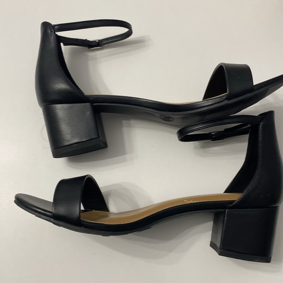 New💕 Adorable Black Memory Foam Sandals - Picture 5 of 11